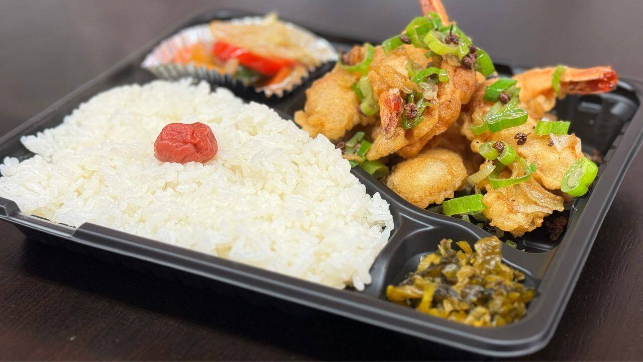 有田ランチ上海飯店の中華弁当海老とイカ天の天ぷら弁当