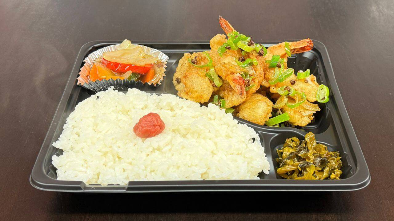 有田ランチ上海飯店の中華弁当海老とイカ天の天ぷら弁当